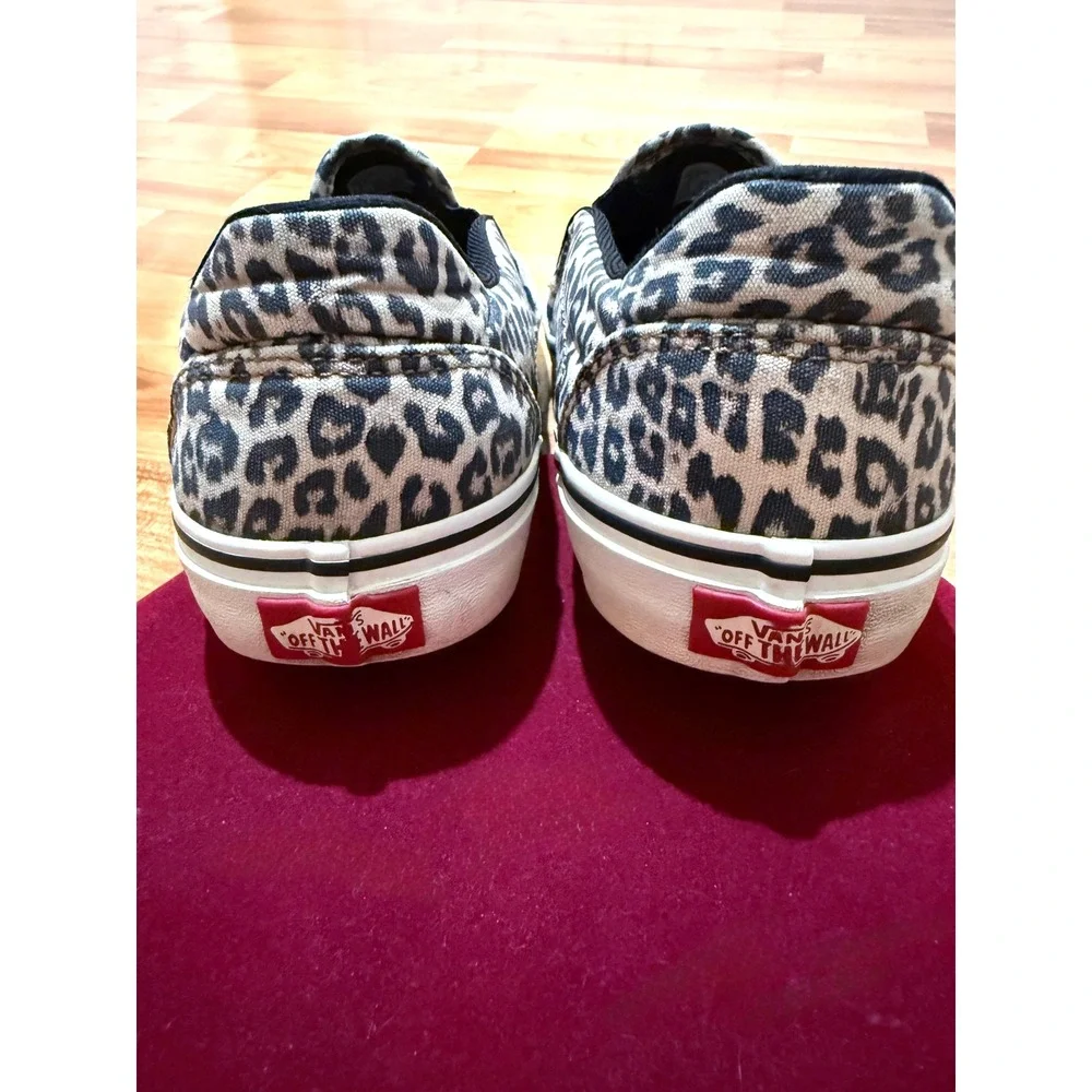 Vans Classic Slip-On Leopard Print Womens 9.5 Canvas Sneakers Cheetah Shoes